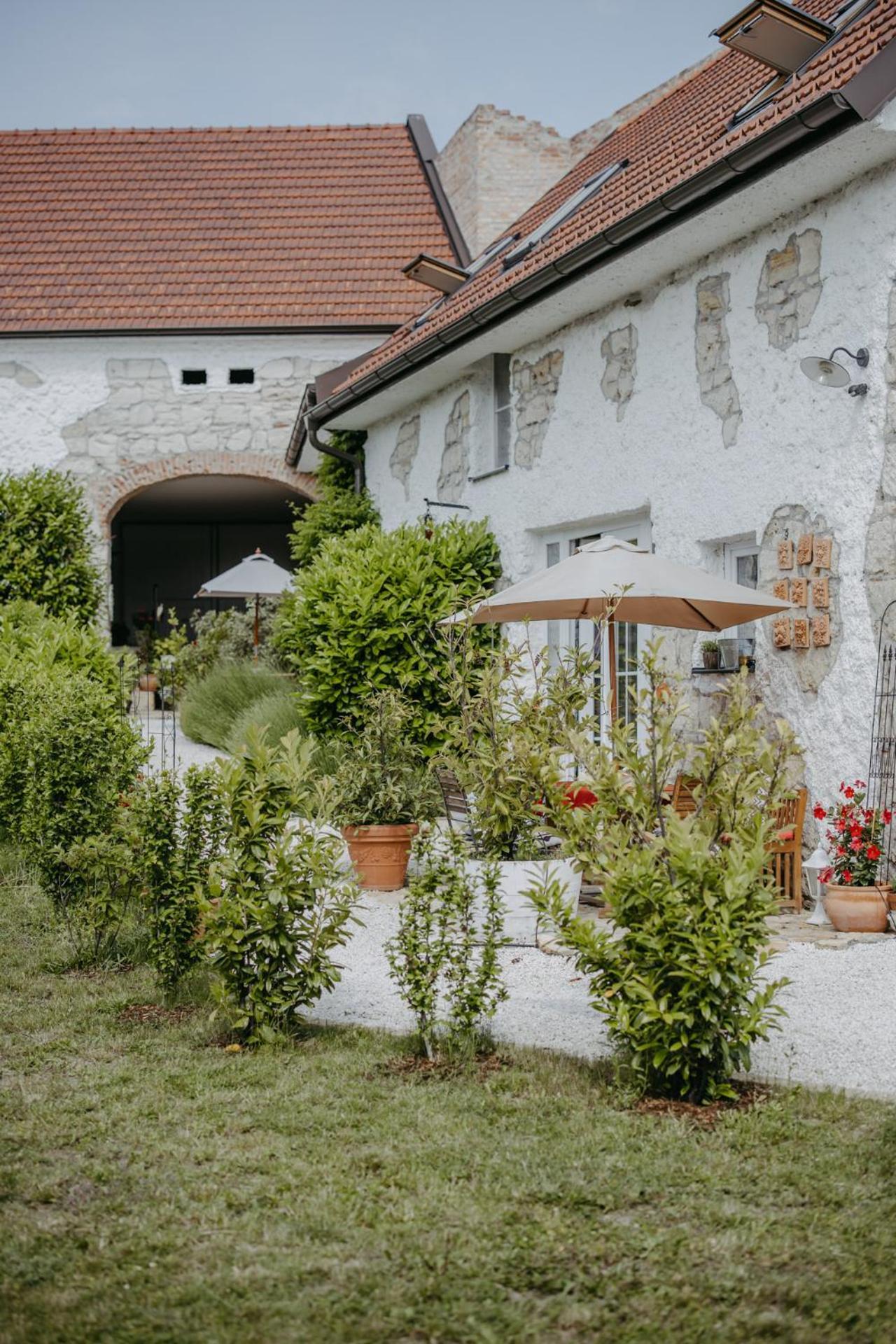 Apartamento Haus Diogenes Mörbisch am See Exterior foto